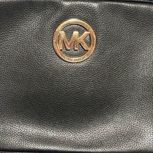 black and gold micheal kors crossbody bag